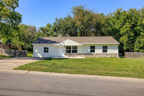 4702 E 45th St, Kansas City, MO, 64130-2203 | Card Image
