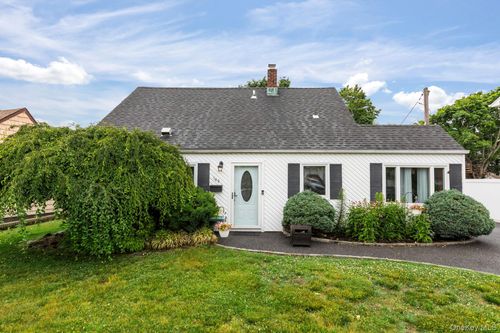149 Coach Ln, Levittown, NY, 11756-2744 | Card Image