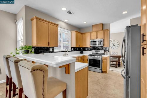 1331 Yosemite Cir, Oakley, CA, 94561-5205 | Card Image