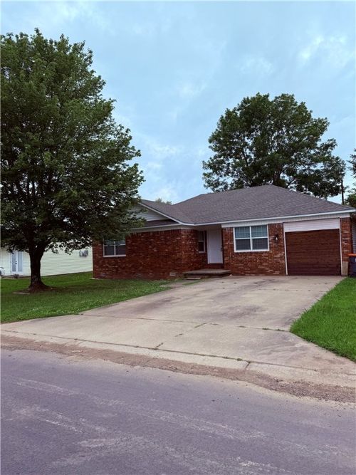 1404 S Frankfort Ave, Russellville, AR, 72801-6942 | Card Image