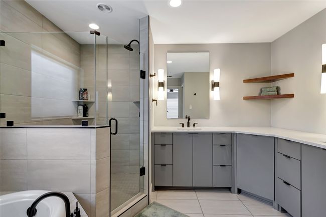 Primary bath | Image 23