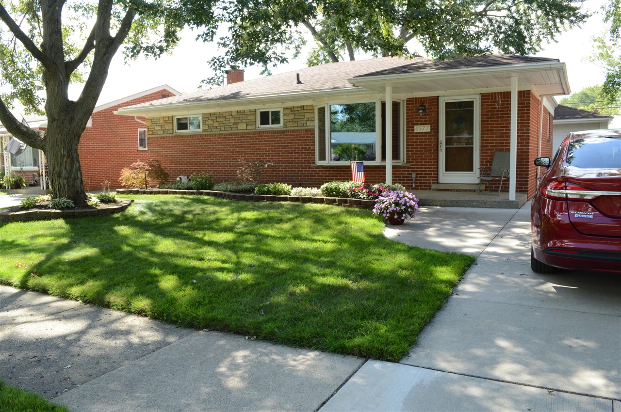 Hubbard St, Westland, MI 48185