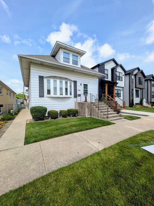 4820 N Natoma Avenue, Chicago, IL, 60656 | Card Image