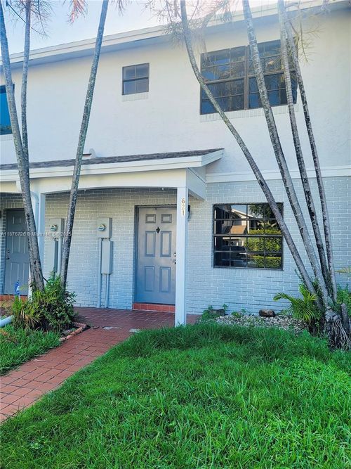 621-621 Nw 104th Ave, Pembroke Pines, FL, 33026-3955 | Card Image