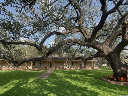 105 Deer Run St, Pleasanton, TX, 78064-1509 | Card Image