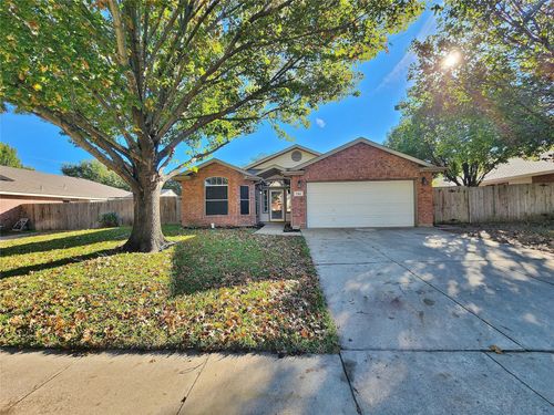 741 Cardinal Dr, Saginaw, TX, 76131-4877 | Card Image