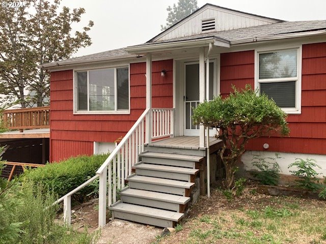 Douglas St, Oakridge, OR 97463