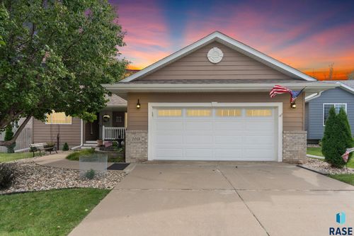 7015 W 52nd St Street, Sioux Falls, SD, 57106 | Card Image
