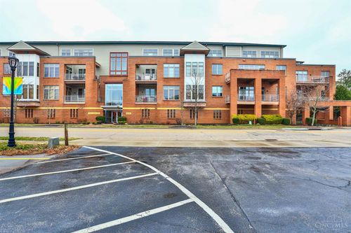 9348 Towne Square Ave, Blue Ash, OH, 45242-6996 | Card Image