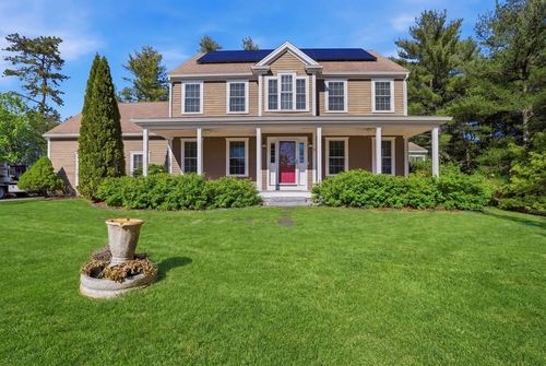 8 Winterberry Ln, Wareham, MA, 02571-1137 | Card Image