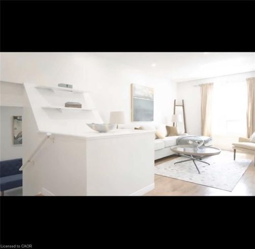 8 Maynard St, Hamilton, ON, L9B1R8 | Card Image