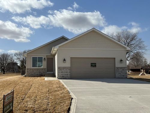 913 Sunrise Dr, Gowrie, IA, 50543-7486 | Card Image