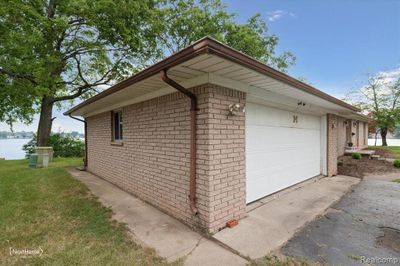 99 Potter Drive, Home with 3 bedrooms, 1 bathrooms and null parking in Belleville MI | Image 2