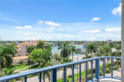 605 - 4451 Gulf Shore Blvd N, Home with 3 bedrooms, 3 bathrooms and null parking in NAPLES FL | Image 2