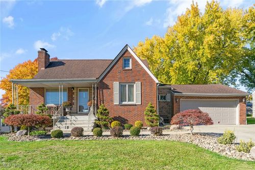 576 Breetz Dr, Campbell, OH, 44405-1202 | Card Image