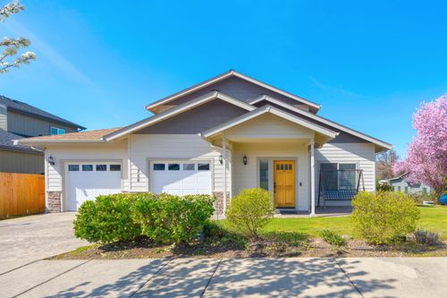 356 Bayou Pl, Grants Pass, OR, 97526-1376 | Card Image