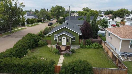 701 Centre Street, Hanna, AB, T0J1P0 | Card Image