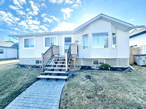 1105 19 St, Wainwright, AB, T9W1V1 | Card Image