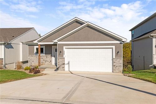 522 Nw 110th St, Kansas City, MO, 64155-1704 | Card Image