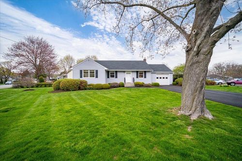 24 Heath Rd, Fishkill, NY, 12524-2028 | Card Image