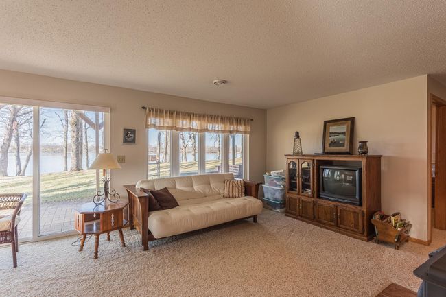 Family room (walk out) | Image 30