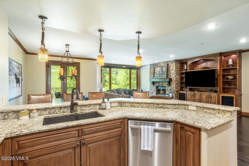 219-96 Highlands Ln, Beaver Creek, CO, 81620-5403 | Card Image