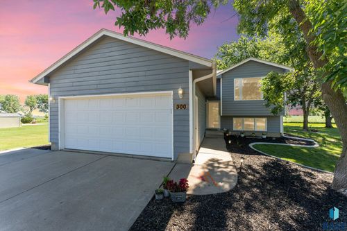 300 N Peterson St, Viborg, SD, 57070-2049 | Card Image