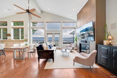 920 Barber St, Port Moody, BC, V3H3V4 | Card Image