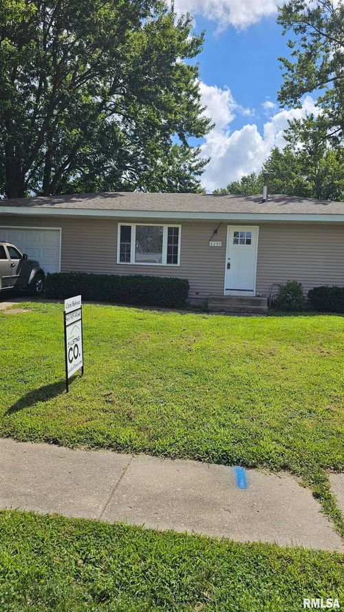 6205 N Ripley St, Davenport, IA, 52806-2125 | Card Image