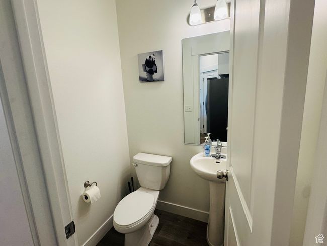 Main Level 1/2 bath | Image 22