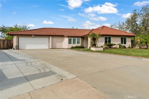 682 W Cheshire, Rialto, CA, 92377 | Card Image