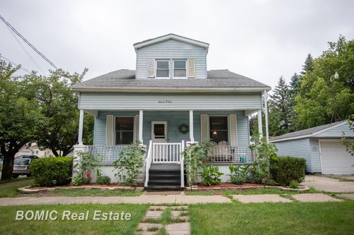 1101 S Farragut St, Bay City, MI, 48708-8011 | Card Image