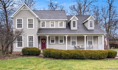 6382 Acorn Way, Linden, MI, 48451-8648 | Card Image