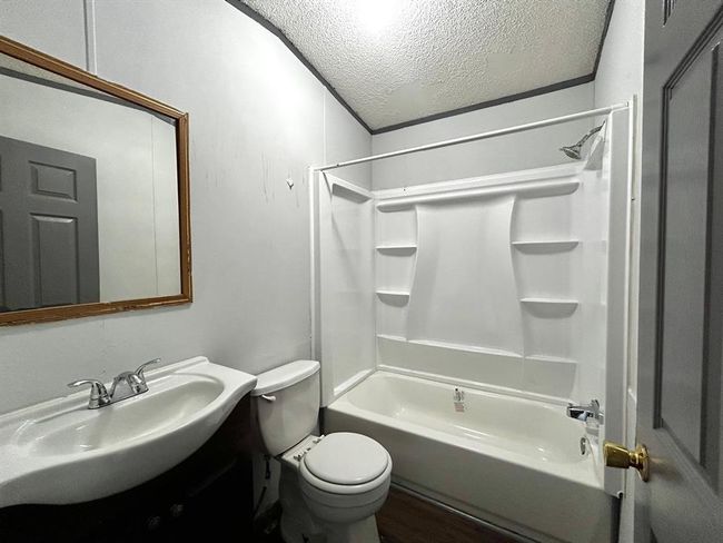 2523 Oyster Creek Bnd, House other with 3 bedrooms, 2 bathrooms and null parking in Oyster Creek TX | Image 14