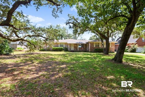 9182 Bay View Dr, Lillian, AL, 36549-5522 | Card Image