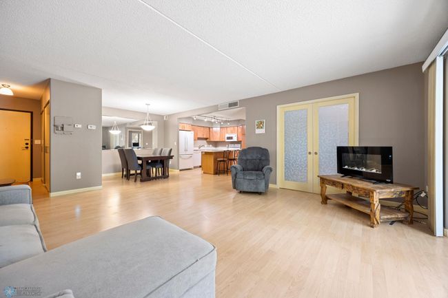 Living Room | Image 9