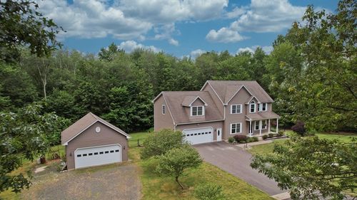 25 Davis Rd, Southwick, MA, 01077-9496 | Card Image