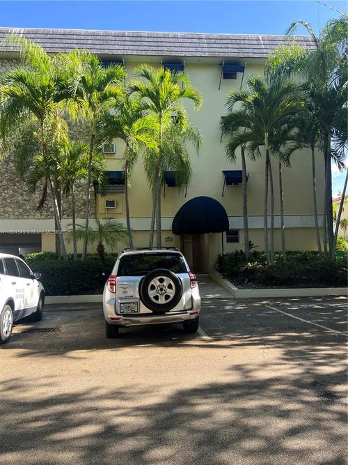 apt-204-427 Santander Ave, Coral Gables, FL, 33134-6590 | Card Image