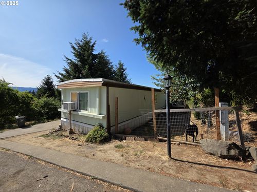 29-401 N Comstock Rd, Sutherlin, OR, 97479-9038 | Card Image