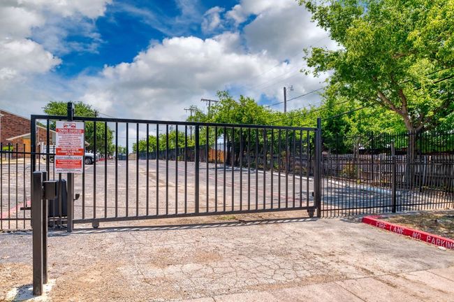 View of gate with fence | Image 14
