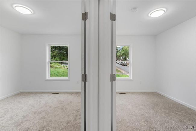 Model photos of townhomes. | Image 24