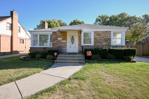 10461 Dorchester St, Westchester, IL, 60154-4238 | Card Image