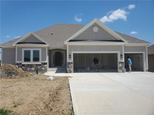 10201 N Winchester Ave, Kansas City, MO, 64156-7933 | Card Image