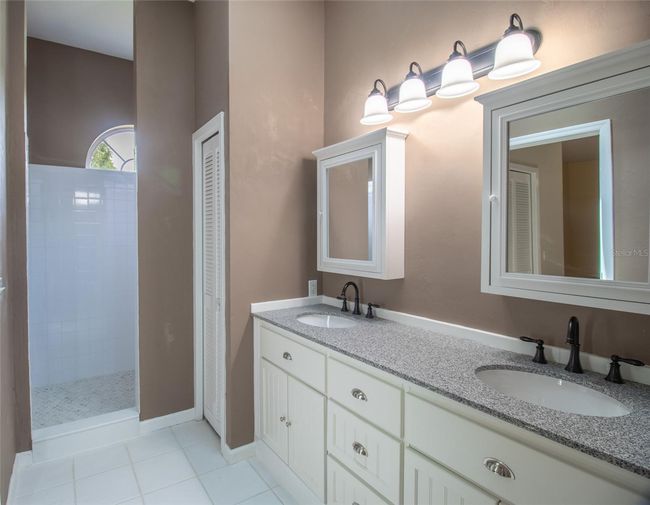 10458 Nw 35 Th Pl, House other with 3 bedrooms, 3 bathrooms and null parking in Gainesville FL | Image 13