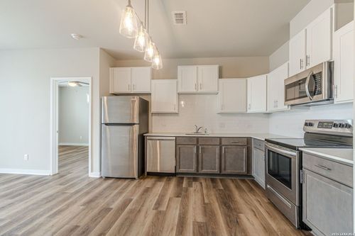 1302-711 S Frio St, San Antonio, TX, 78207-3521 | Card Image