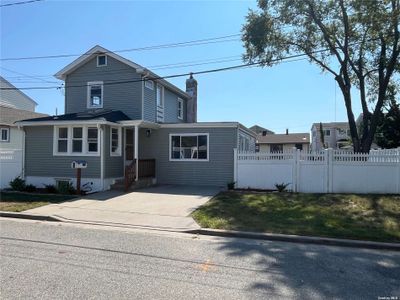 640 Warren Street, House other with 2 bedrooms, 2 bathrooms and null parking in Baldwin NY | Image 1