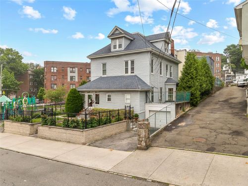 610 Van Cortlandt Park Ave, Yonkers, NY, 10705-4220 | Card Image