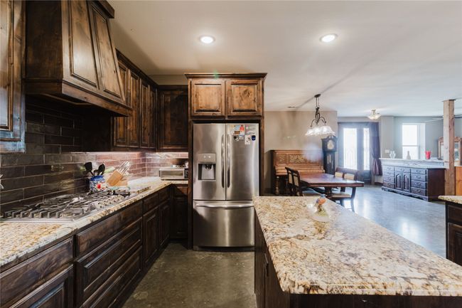 161 Hcr 1150, House other with 3 bedrooms, 3 bathrooms and null parking in Blum TX | Image 10