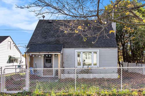 30 Churchill Cres, Smiths Falls, ON, K7A3H4 | Card Image