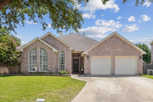 5437 Yellowstone Trl, Fort Worth, TX, 76137-5303 | Card Image
